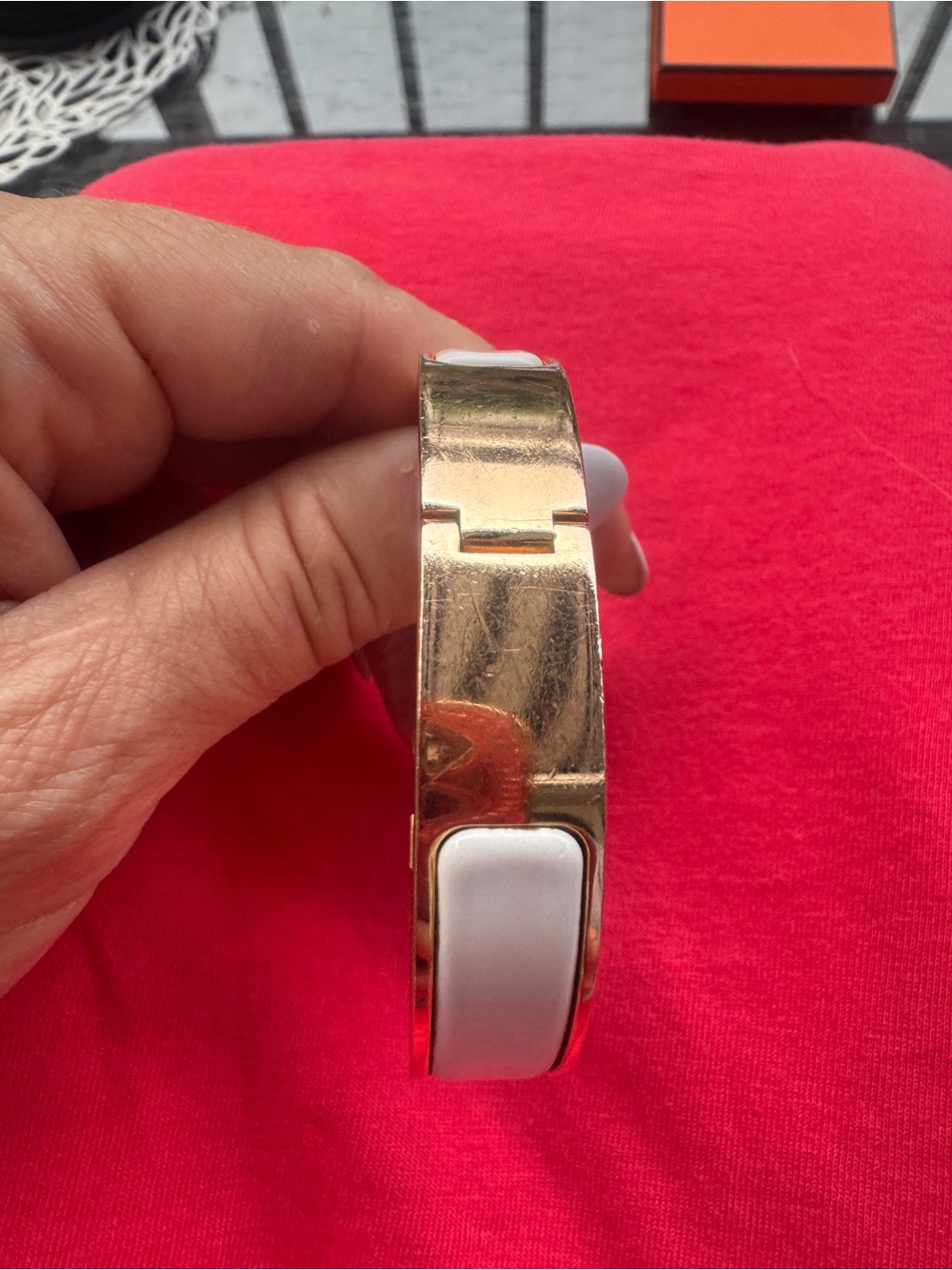 Authentic Hermès Clic H Enamel PM Bracelet in White and Yellow Gold with Receipt - Picture 12 of 14